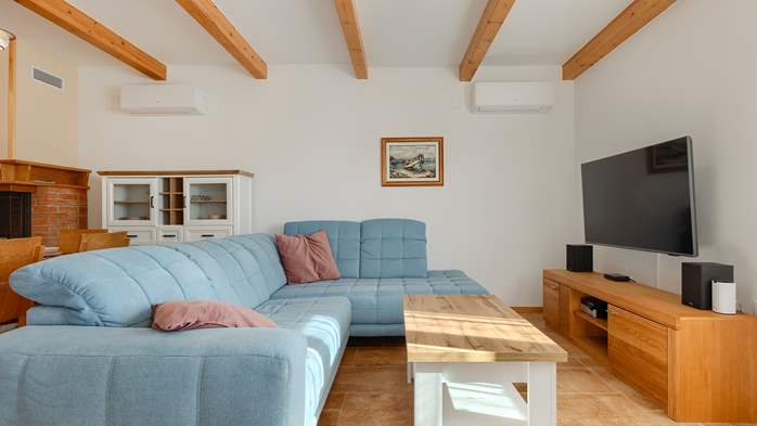 Villa Galiola near Rakalj for 6 people, 24