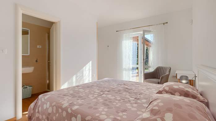 Villa Galiola near Rakalj for 6 people, 48