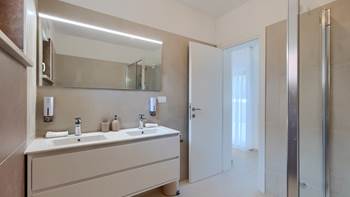 Apartment for 5 people with swimming pool, terrace and parking, 14