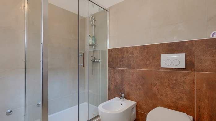 Appartamento per 5 persone con piscina, terrazza e parcheggio, 15