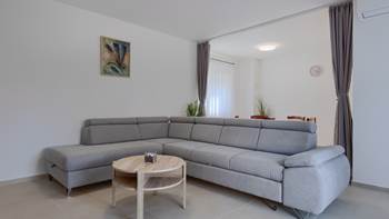 Apartment for 5 people with swimming pool, terrace and parking, 2