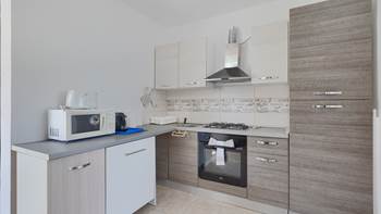 Apartment for 5 people with swimming pool, terrace and parking, 7