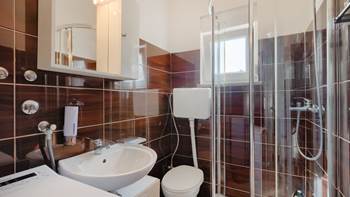 Apartment for 5 people with swimming pool, terrace and parking, 9