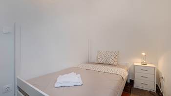 Apartment for 5 people with swimming pool, terrace and parking, 16