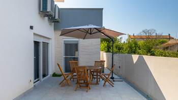 Apartment for 5 people with swimming pool, terrace and parking, 20