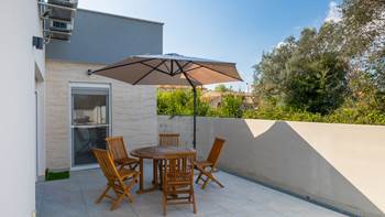 Apartment for 5 people with swimming pool, terrace and parking, 18