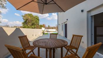 Apartment for 5 people with swimming pool, terrace and parking, 19