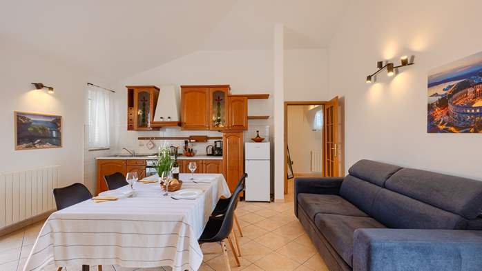 Spazioso appartamento a Galižana per 4 persone con due balconi, 1