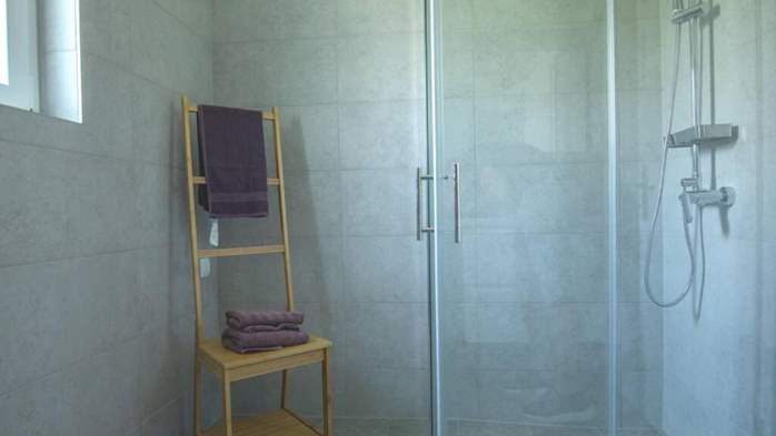 Casa Flores a Peroj, ideale per 8 persone, con piscina e adatta a, 26