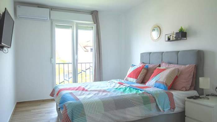 Casa Flores a Peroj, ideale per 8 persone, con piscina e adatta a, 20