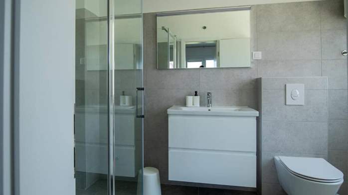 Casa Flores a Peroj, ideale per 8 persone, con piscina e adatta a, 24