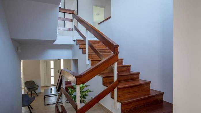 Casa Flores a Peroj, ideale per 8 persone, con piscina e adatta a, 15