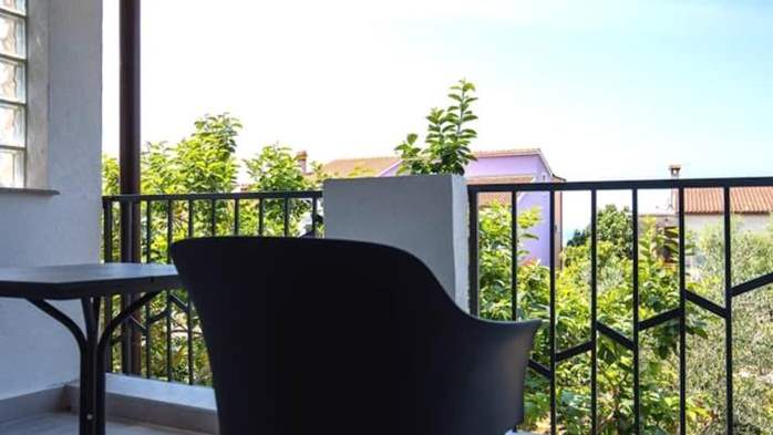 Casa Flores a Peroj, ideale per 8 persone, con piscina e adatta a, 29