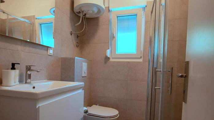 Casa Flores a Peroj, ideale per 8 persone, con piscina e adatta a, 23