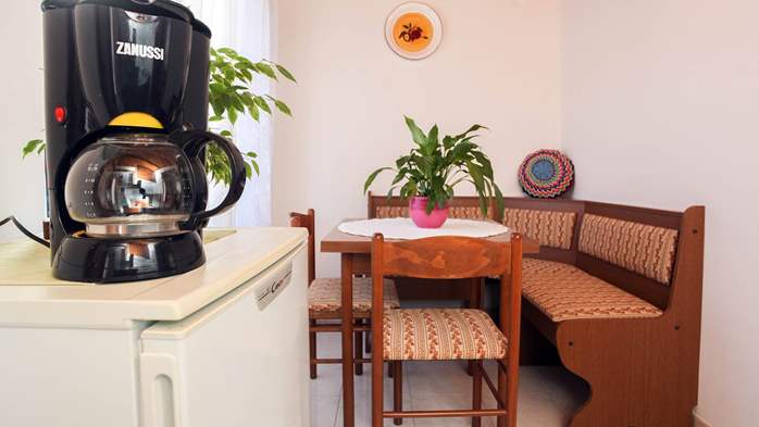 Family apartment with one bedroom and a bed in the gallery, WiFi, 6