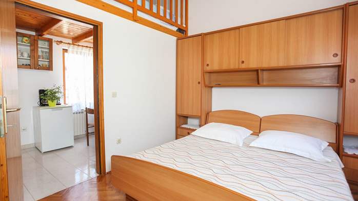 Family apartment with one bedroom and a bed in the gallery, WiFi, 2