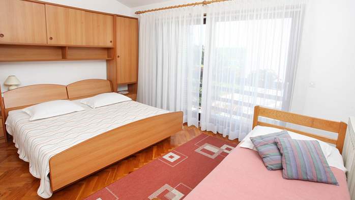 Air-conditioned apartment for 2-3 persons, balcony with sea view, 4