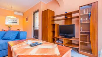 Bright air-conditioned apartment with private covered terrace, 4