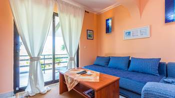 Bright air-conditioned apartment with private covered terrace, 1