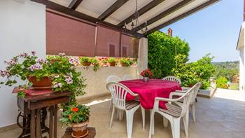 Bright air-conditioned apartment with private covered terrace, 13