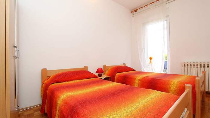 Apartment for 8 persons with pleasant ambience, private balcony, 10