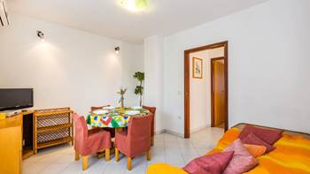 Bright and colorful air conditioned apartment for 4 in Medulin, 1