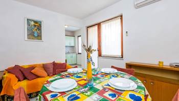 Bright and colorful air conditioned apartment for 4 in Medulin, 5