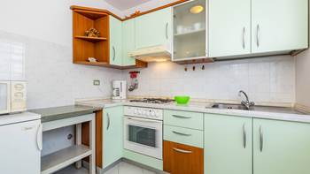 Bright and colorful air conditioned apartment for 4 in Medulin, 6