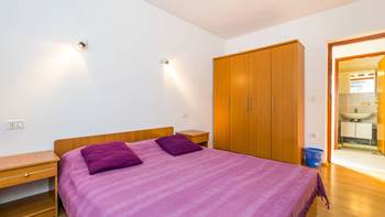 Bright and colorful air conditioned apartment for 4 in Medulin, 11