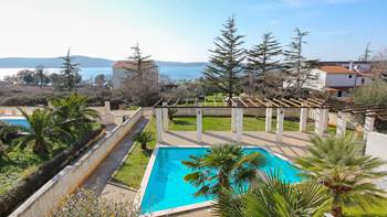 Air-conditioned apartment overlooking the sea and pool in Medulin, 1