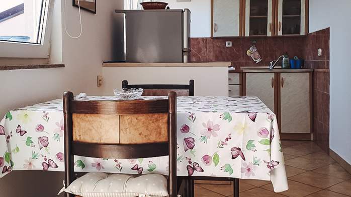 Studio-Apartment im Dachgeschoss mit eigenem Dach Balkon, SAT-TV, 4