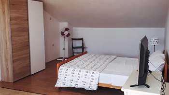 Studio apartment in the attic with private roof balcony, SAT-TV, 3