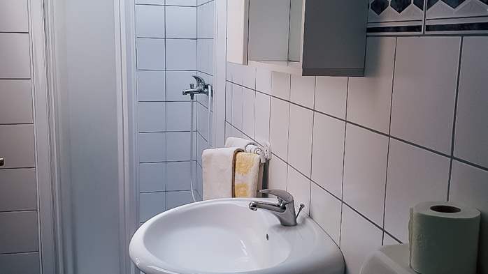 Studio-Apartment im Dachgeschoss mit eigenem Dach Balkon, SAT-TV, 6