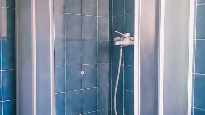 Apartment für 5 Personen mit drei Schlafzimmern und zwei Bädern, 7