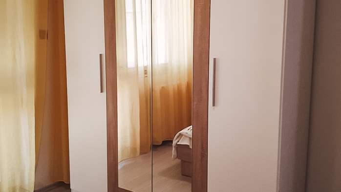 Apartment für 5 Personen mit drei Schlafzimmern und zwei Bädern, 2