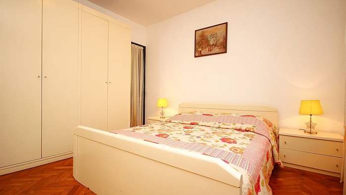Spacious air conditioned apartment in Medulin, free WiFi, SAT-TV, 14