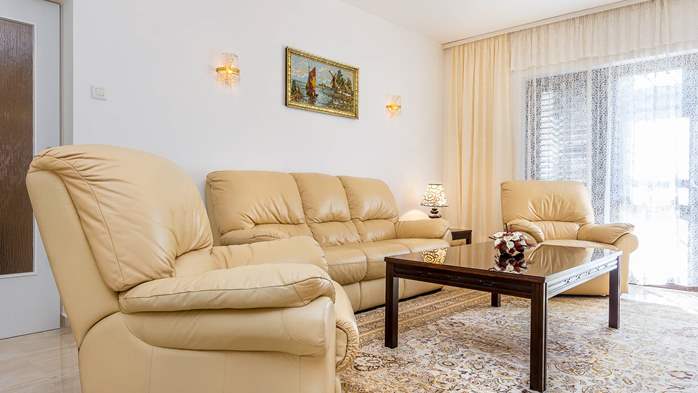 Spacious air conditioned apartment in Medulin, free WiFi, SAT-TV, 8