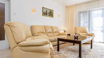 Spacious air conditioned apartment in Medulin, free WiFi, SAT-TV, 8