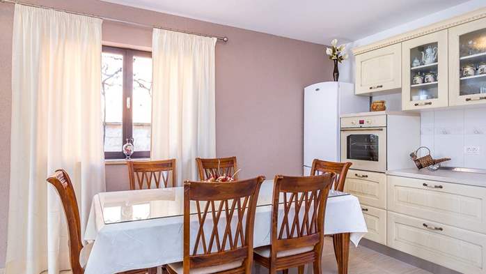 Spacious air conditioned apartment in Medulin, free WiFi, SAT-TV, 2