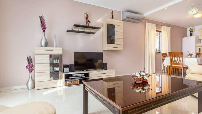 Prostran i klimatiziran apartman u Medulinu, WiFi, SAT-TV, 2