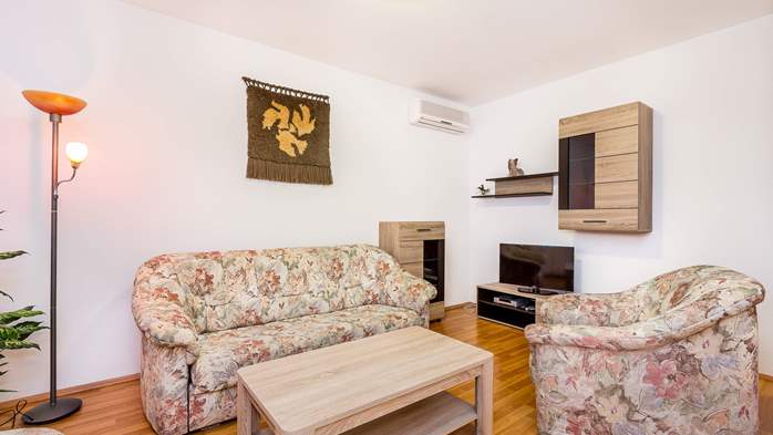 Pleasant, nicely decorated apartment with garden in Medulin, 2
