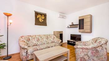 Pleasant, nicely decorated apartment with garden in Medulin, 2