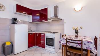 Lovely small apartment in center of Medulin,WiFi,parking, terrace, 4