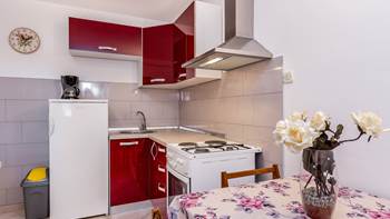 Lovely small apartment in center of Medulin,WiFi,parking, terrace, 6