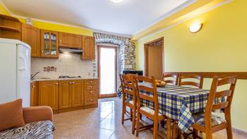 Big apartment with impressive decoration with stone details, WiFi, 5