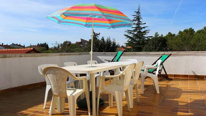 Geräumige FeWo für 8 Personen mit Balkon, Terrasse, Parkplatz, 12