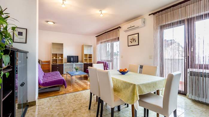 Spacious apartment with balcony,terrace and parking for 8 persons, 4