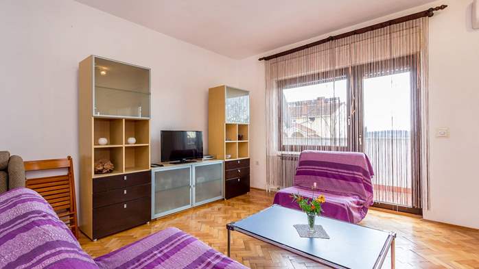 Geräumige FeWo für 8 Personen mit Balkon, Terrasse, Parkplatz, 2