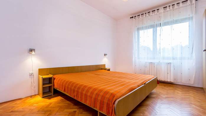 Geräumige FeWo für 8 Personen mit Balkon, Terrasse, Parkplatz, 9