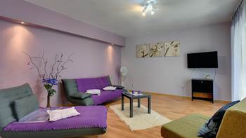 Three bedrooms and two bathrooms in the apartment for 8 persons, 1